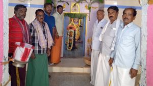  ಹಿರಿಯೂರು: ಬಬ್ಬೂರು ಗ್ರಾಮದಲ್ಲಿ ಮಳೆಗಾಗಿ ವಿಶೇಷ ಪೂಜೆ
