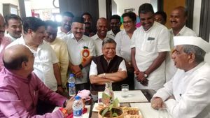  ಜಗದೀಶ್‌ ಶೆಟ್ಟರ್‌ ಮೂಲಕ ಬಿಜೆಪಿಯ ಬಣಜಿಗ ನಾಯಕರಿಗೆ 'ಕೈ' ಹಾಕಿದ ಕಾಂಗ್ರೆಸ್‌- ಸಂಸದೆ ಮಂಗಳಾ ಅಂಗಡಿ ಮೇಲೆ ಎಲ್ಲರ ಚಿತ್ತ
