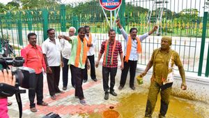  ಗಾಂಜಾ ಬೆಳೆಯಲು ಅವಕಾಶ ಕಲ್ಪಿಸಿ: ಮಂಡ್ಯದಲ್ಲಿ ಬಿಜೆಪಿ ಕಾರ್ಯಕರ್ತ ಈ ಬೇಡಿಕೆ ಇಟ್ಟಿದ್ದು ಏಕೆ?