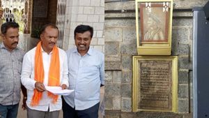  KRS Dam: ಅಣೆಕಟ್ಟಿನ ಮುಂದೆ ಇರುವ ಪರ್ಷಿಯನ್ ಭಾಷೆಯ ನಾಮಫಲಕ ತೆರವುಗೊಳಿಸುವಂತೆ ಒತ್ತಾಯ
