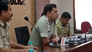  ರಸ್ತೆ ಅಪಘಾತಗಳ ಸಂಖ್ಯೆ ಹೆಚ್ಚಳ; ಮಂಗಳೂರಿನಲ್ಲಿ ಸಿಟಿ ಬಸ್ ಮಾಲೀಕರಿಗೆ ಪೊಲೀಸ್‌ ಕಮಿಷನರ್ ಖಡಕ್ ವಾರ್ನ್‌