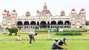  ಬರದ ನಡುವೆ ದಸರಾ:  ನಾಡಹಬ್ಬಕ್ಕೆ ಸಜ್ಜಾಗುತ್ತಿರುವ ಅಂಬಾವಿಲಾಸ ಅರಮನೆ