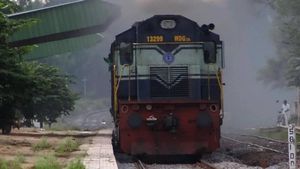 ವಿಜಯಪುರ-ಮಂಗಳೂರು ರೈಲು ಕಾಯಂಗೊಳಿಸಲು ಕೂಗು 