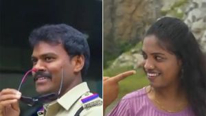 Hyderabad: ಪೊಲೀಸ್ ವಾಹನದಲ್ಲಿ ವರ- ಖಾಕಿ ಉಡುಪುನಲ್ಲಿ ವಧು: ವೈರಲ್ ಆಯ್ತು ವೆಡ್ಡಿಂಗ್ ಫೋಟೋ ಶೂಟ್‌ ವಿಡಿಯೋ