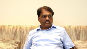 15 ದಿನ ಕಾದು ನೋಡಿ ಎಲ್ಲವನ್ನೂ ಹೇಳುವೆ: ಕುತೂಹಲ ಹೆಚ್ಚಿಸಿದ ಪ್ರದೀಪ್ ಶೆಟ್ಟರ್ ಹೇಳಿಕೆ