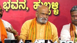  ಪ್ರಚೋದನಕಾರಿ ಹೇಳಿಕೆ ಆರೋಪ: ಪ್ರಮೋದ್ ಮುತಾಲಿಕ್ ಗಡಿಪಾರಿಗೆ ಹೆಚ್ಚಿದ ಆಗ್ರಹ