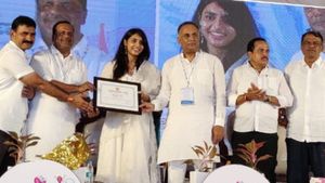  ‘ಮೈತ್ರಿ ಮುಟ್ಟಿನ ಕಪ್’ ಯೋಜನೆಗೆ  ಸಪ್ತಮಿ ಗೌಡ ರಾಯಭಾರಿ: ಹೆಣ್ಣುಮಕ್ಕಳಲ್ಲಿ ಜಾಗೃತಿ ಮೂಡಿಸಿದ ನಟಿ