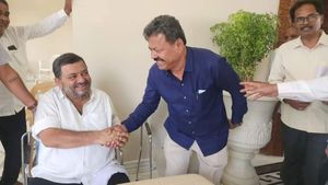  ಕಾಂಗ್ರೆಸ್‌ಗೆ`ಯಾರೇ ಬಂದ್ರೂ ಸ್ವಾಗತ, ರೇಣುಕಾಚಾರ್ಯ ಅಡ್ಡಗೋಡೆ ಮೇಲೆ ದೀಪ ಇಟ್ಟಂತೆ ಹೇಳ್ತಿದ್ದಾರೆ: SSM ಹೀಗೆ ಹೇಳಿದ್ದೇಕೆ?