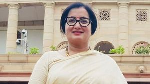 2024ರ ಲೋಕಸಭೆ ಚುನಾವಣೆಗೆ ಬಿಜೆಪಿ-ಜೆಡಿಎಸ್ ಒಳ ಒಪ್ಪಂದ: ಮಂಡ್ಯದಲ್ಲಿ ಸುಮಲತಾಗೆ ಈಗ ಸಂಕಷ್ಟ? 