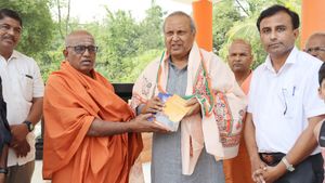 ಅಣ್ಣಾ ಹಜಾರೆ ಕನಸಿನ ಭ್ರಷ್ಟ ರಹಿತ ಸರ್ಕಾರ ರಚನೆಗೆ ಎಎಪಿ ಹುಟ್ಟಿಕೊಂಡಿತು: ಮುಖ್ಯಮಂತ್ರಿ ಚಂದ್ರು 
