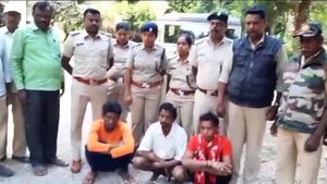  ರಾಷ್ಟ್ರಪಕ್ಷಿ ನವಿಲು ಮಾಂಸ ಭಕ್ಷಣೆಗೆ ಮುಂದಾಗಿದ್ದ ಮೂವರ ಬಂಧನ!