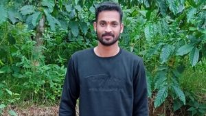  ಚಿಕ್ಕಮಗಳೂರು: ಪೊಲೀಸರ ಪೇದೆ ಮೇಲೆ ಚಾಕುವಿನಿಂದ ಹಲ್ಲೆಗೆ ಯತ್ನ, ರೌಡಿ ಶೀಟರ್‌ ಮೇಲೆ ಫೈರಿಂಗ್‌