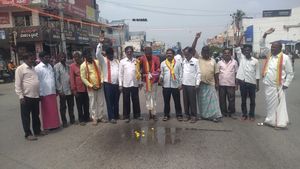  ಮಹಾಲಯ ಅಮಾವಾಸ್ಯೆ ದಿನದಂದು ಹೂವು-ನೀರು ಬಿಟ್ಟು ಕಾವೇರಿ  ಹೋರಾಟಗಾರರ ಪ್ರತಿಭಟನೆ