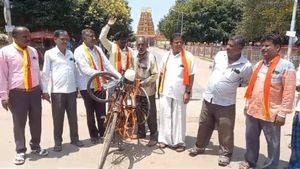  ಕಾವೇರಿ ವಿವಾದ: ತುಕಾಲಿ ಸರ್ಕಾರಗಳಿಂದ ರಾಜ್ಯದ ಜನರಿಗೆ ಅನ್ಯಾಯ: ಚಾಮರಾಜನಗರದಲ್ಲಿ ಹೋರಾಟಗಾರರ ಆಕ್ರೋಶ