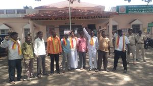  ಕಾವೇರಿ ಕಿಚ್ಚು: ಕನ್ನಡಪರ ಹೋರಾಟಗಾರರಿಂದ ಚಾಮರಾಜನಗರ ರೈಲ್ವೆ ನಿಲ್ದಾಣದಲ್ಲಿ ಪ್ರತಿಭಟನೆ
