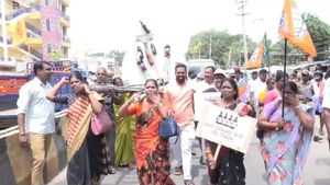  ಕನ್ನಡಿಗರಿಗೆ ಬೀರು-ತಮಿಳುನಾಡಿಗೆ ನೀರು: ಸರ್ಕಾರದ ವಿರುದ್ಧ ಮಹಿಳೆಯರ ಆಕ್ರೋಶ