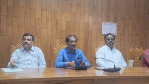 ಚಿಕ್ಕಮಗಳೂರು: ರಾಜ್ಯದಲ್ಲೇ ಮೊದಲ ಬಾರಿಗೆ ಪೌರ ಕಾರ್ಮಿಕರಿಗೆ ಆರೋಗ್ಯ ವಿಮೆ