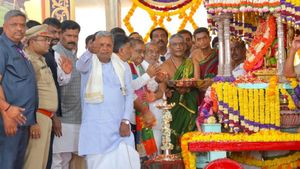 ಅಪ್ಪನ ಹೆಗಲ ಮೇಲೆ ಕೂತು ದಸರಾ ನೋಡ್ತಿದ್ದೆ: ಬಾಲ್ಯದ ನೆನಪು ಮೆಲುಕು ಹಾಕಿದ ಸಿಎಂ ಸಿದ್ದರಾಮಯ್ಯ