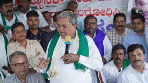 ಅಧಿಕಾರಕ್ಕೆ ಅಂಟಿಕೊಂಡು ಕೂರುವುದಿಲ್ಲ, ರೈತರ ಹಿತ ಕಾಯುವುದು ಶತಸಿದ್ಧ: ಸಿಎಂ ಸಿದ್ದರಾಮಯ್ಯ 