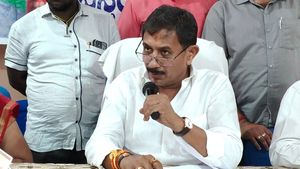 ನಾವೆಲ್ಲಾ ಕಳ್ಳರೇ..ಒಪ್ಕೊತೀವಿ, ದೇವೇಗೌಡರು ದುಡ್ಡು ತಿಂದಿಲ್ಲ ಎಂದು  ಪ್ರಮಾಣ ಮಾಡ್ತಾರಾ.?- ಕಾಂಗ್ರೆಸ್‌ ಶಾಸಕ