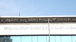  ದೇಶದಲ್ಲೇ  2ನೇ ಅತ್ಯುತ್ತಮ ಬ್ಯಾಂಕ್ ಪ್ರಶಸ್ತಿ ಪಡೆದ ಚಿತ್ರದುರ್ಗ ಡಿಸಿಸಿ ಬ್ಯಾಂಕ್..!