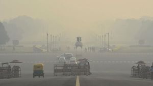AQI Update: ದೆಹಲಿಯಲ್ಲಿ ಅತೀ ಕಳಪೆ ಗಾಳಿ ದಾಖಲು, ಮುಂಬೈ ನಗರದಲ್ಲಿ ಹೇಗಿದೆ?, ವಿವರ