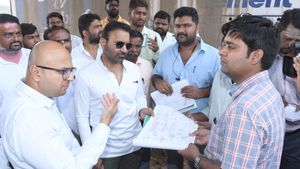 ಧಾರವಾಡ-ಹಳಿಯಾಳ ಹೆದ್ದಾರಿ; ಸ್ಥಳೀಯರ ಬೇಡಿಕೆಗೆ ಒಪ್ಪಿದ ಸಚಿವರು 