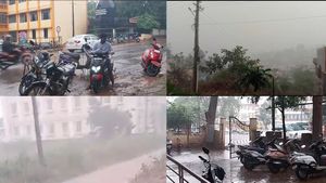 ಧಾರವಾಡ ಜಿಲ್ಲೆಯ ಹಲವೆಡೆ ಗುಡುಗು ಸಹಿತ ಭಾರೀ ಮಳೆ, ಸಂಚಾರ ಅಸ್ತವ್ಯಸ್ತ