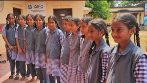  ಒಂದೇ ತರಗತಿಯೊಳಗೆ ಐವರು ಅವಳಿ-ಜವಳಿ: ಶಿಕ್ಷಕರಿಗೆ ಫುಲ್ ಕನ್ಫ್ಯೂಷನ್