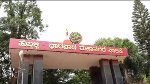  ಹುಬ್ಬಳ್ಳಿ-ಧಾರವಾಡ  ಪಾಲಿಕೆ ವಿರುದ್ಧ ಪೌರ ಕಾರ್ವಿುಕರ ಪ್ರತಿಭಟನೆ: ಸಿಎಂಗೆ ರಕ್ತದಲ್ಲಿ ಪತ್ರ 
