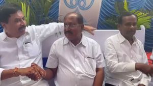 ಬಿಜೆಪಿ ಜೊತೆಗಿಗ ಜೆಡಿಎಸ್ ದೋಸ್ತಿಗೆ ಮೂಡದ ಒಮ್ಮತ : ಅನ್ಯ ಪಕ್ಷಗಳತ್ತ ಚಿಕ್ಕಬಳ್ಳಾಪುರ ಮುಖಂಡರ ಚಿತ್ತ
