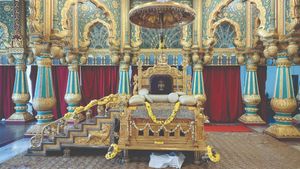  ಮೈಸೂರು ದಸರಾ 2023: ಅರಮನೆಯಲ್ಲಿ ರತ್ನಖಚಿತ ಸಿಂಹಾಸನ ಜೋಡಣೆ ಹೇಗಿರುತ್ತೆ ಗೊತ್ತಾ?