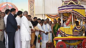  Mysuru dasara 2023: ವಿಶ್ವವಿಖ್ಯಾತ ನಾಡಹಬ್ಬ ದಸರಾಗೆ ನಾದಬ್ರಹ್ಮ ಹಂಸಲೇಖ ವಿಧ್ಯುಕ್ತ ಚಾಲನೆ