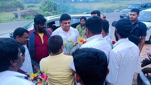 ನಮ್ಮ ಶಾಸಕರಿಗೆ 50 ಕೋಟಿ ನೀಡುವುದಾಗಿ ಬಿಜೆಪಿಯವರು ಆಮಿಷವೊಡ್ಡುತ್ತಿದ್ದಾರೆ-ಕಾಂಗ್ರೆಸ್ ಶಾಸಕ 