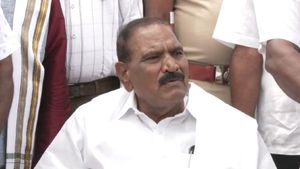  ಸಿದ್ರಮ್ಮಯ್ಯರನ್ನು ಅಳ್ಳಾಡಿಸೋ ತಾಕತ್ತು ಯಾವನ್ಗೂ ಇಲ್ಲ: ಕೆ.ಎಂ.ಶಿವಲಿಂಗೇಗೌಡ ಹೀಗೆ ಹೇಳಿದ್ದು ಯಾರಿಗೆ & ಏಕೆ?