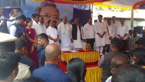  ಕಲುಷಿತ ನೀರು ಸೇವನೆ ಪ್ರಕರಣ: ಮೃತರ ಕುಟುಂಬಸ್ಥರ ಸಂಪೂರ್ಣ ಜವಾಬ್ದಾರಿ ನಮ್ಮದು:  ಸಿಎಂ ಭರವಸೆ
