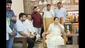  ಪುತ್ರನ ಕೊರಳಲ್ಲಿನ ಹುಲಿ ಉಗುರು ಫೋಟೋ ವೈರಲ್‌ ಬಗ್ಗೆ ಸಚಿವೆ ಲಕ್ಷ್ಮೀ ಹೆಬ್ಬಾಳ್ಕರ್ ಹೇಳಿದ್ದೇನು?