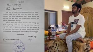 ವಿನಯ್ ಗುರೂಜಿ ಹುಲಿ ಚರ್ಮದ ಮೇಲೆ ಕುಳಿತಿರುವ ಫೋಟೋ ವೈರಲ್‌, ಆಶ್ರಮದ ಸಿಬ್ಬಂದಿ ಹೇಳಿದ್ದೇನು?