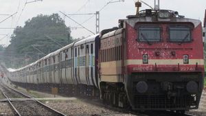 Superfast train: 'ಹುಬ್ಬಳ್ಳಿ-ಬೆಂಗಳೂರು' ಸೂಪರ್ ಫಾಸ್ಟ್ ರೈಲು ಪುನಾರಂಭಕ್ಕೆ ಆಗ್ರಹ