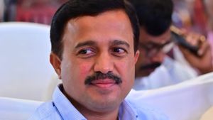 ಸರ್ಕಾರಿ ನೌಕರರ ಸಂಘದ ಅಧ್ಯಕ್ಷ ಷಡಾಕ್ಷರಿ ವರ್ಗಾವಣೆ, ಜಟಾಪಟಿ 