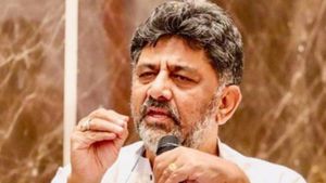 ಹುಬ್ಬಳ್ಳಿಯಲ್ಲಿ DCM ಡಿಕೆಶಿ ಸ್ವಾಗತಕ್ಕೆ ಕೇವಲ ಒಬ್ಬ ಶಾಸಕ ಮಾತ್ರ ಆಗಮನ, ಇನ್ನುಳಿದವರು ಗೈರು, ಏನಿದರ ರಹಸ್ಯ?