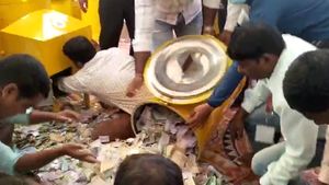  Hasanamba jatra 2023: ಹುಂಡಿ ಹೊರತುಪಡಿಸಿ ದರ್ಶನದ ಟಿಕೆಟ್‌ & ಲಾಡು ಮಾರಾಟದಿಂದ ಬಂದ ಆದಾಯ ಎಷ್ಟು ಕೋಟಿ ಗೊತ್ತಾ?-ಮಾಹಿತಿ  