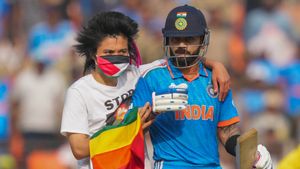 Ind vs Aus: ನರೇಂದ್ರ ಮೋದಿ ಕ್ರೀಡಾಂಗಣದಲ್ಲಿ ಭದ್ರತಾ ವೈಫಲ್ಯ: ಮೈದಾನಕ್ಕೆ ನುಗ್ಗಿದ ಪ್ಯಾಲೆಸ್ಟೈನ್ ಬೆಂಬಲಿಗ! 