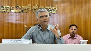 ಕೊಪ್ಪಳ: ಕೃಷಿ ಜಮೀನಿಗೆ ರಸ್ತೆ ಬಿಡಿ, ಬಗರ್ ಹುಕುಂ ಜಮೀನನ್ನು ಆರು ತಿಂಗಳೊಳಗೆ ಮಂಜೂರು ಮಾಡಿ: ಕೃಷ್ಣ ಬೈರೇಗೌಡ