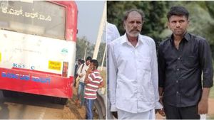 ಬೈಕ್‌ಗೆ ಸಾರಿಗೆ ಬಸ್‌ ಡಿಕ್ಕಿ: ಅಪ್ಪ-ಮಗ ಸಾವು, 30 ಜನರ ಪ್ರಾಣ ಕಾಪಾಡಿದ ಕೆರೆ ತಡೆಗೋಡೆ