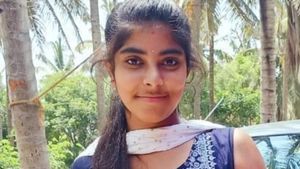  ಹಾಸನ: ಕಾಲೇಜಿನ 5ನೇ ಮಹಡಿಯಿಂದ ಜಿಗಿದು ವಿದ್ಯಾರ್ಥಿನಿ ಆತ್ಮಹತ್ಯೆ, ಕಾರಣ ಏನು?, ಇಲ್ಲಿದೆ ವಿವರ