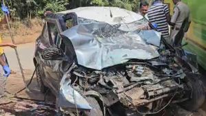 Breaking: ಕಾರು-ಬಸ್‌ ನಡುವೆ ಭೀಕರ ಅಪಘಾತ: ಐವರು ದಾರುಣ ಸಾವು