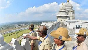  Belagavi: ಲೋಕಸಭೆಯಲ್ಲಿ ಭದ್ರತಾ ಲೋಪ: ಸುವರ್ಣಸೌಧದಲ್ಲಿ ಬಿಗಿ ಬಂದೋಬಸ್ತ್‌