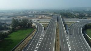 Bengaluru-chennai expressway: ಉದ್ಘಾಟನೆ ದಿನಾಂಕ ವಿಳಂಬ, ಕಾರಣ ಏನು?-ಮಾಹಿತಿ ತಿಳಿಯಿರಿ    