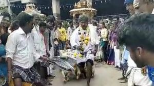  ಮಲೆ ಮಾದಪ್ಪನಿಗೆ ರೈತನಿಂದ ವಿಶೇಷ ಹರಕೆ; 15ಕ್ಕೂ ಹೆಚ್ಚು ಕುರಿಗಳಿಂದ ಮೂರು ಪ್ರದಕ್ಷಿಣೆ